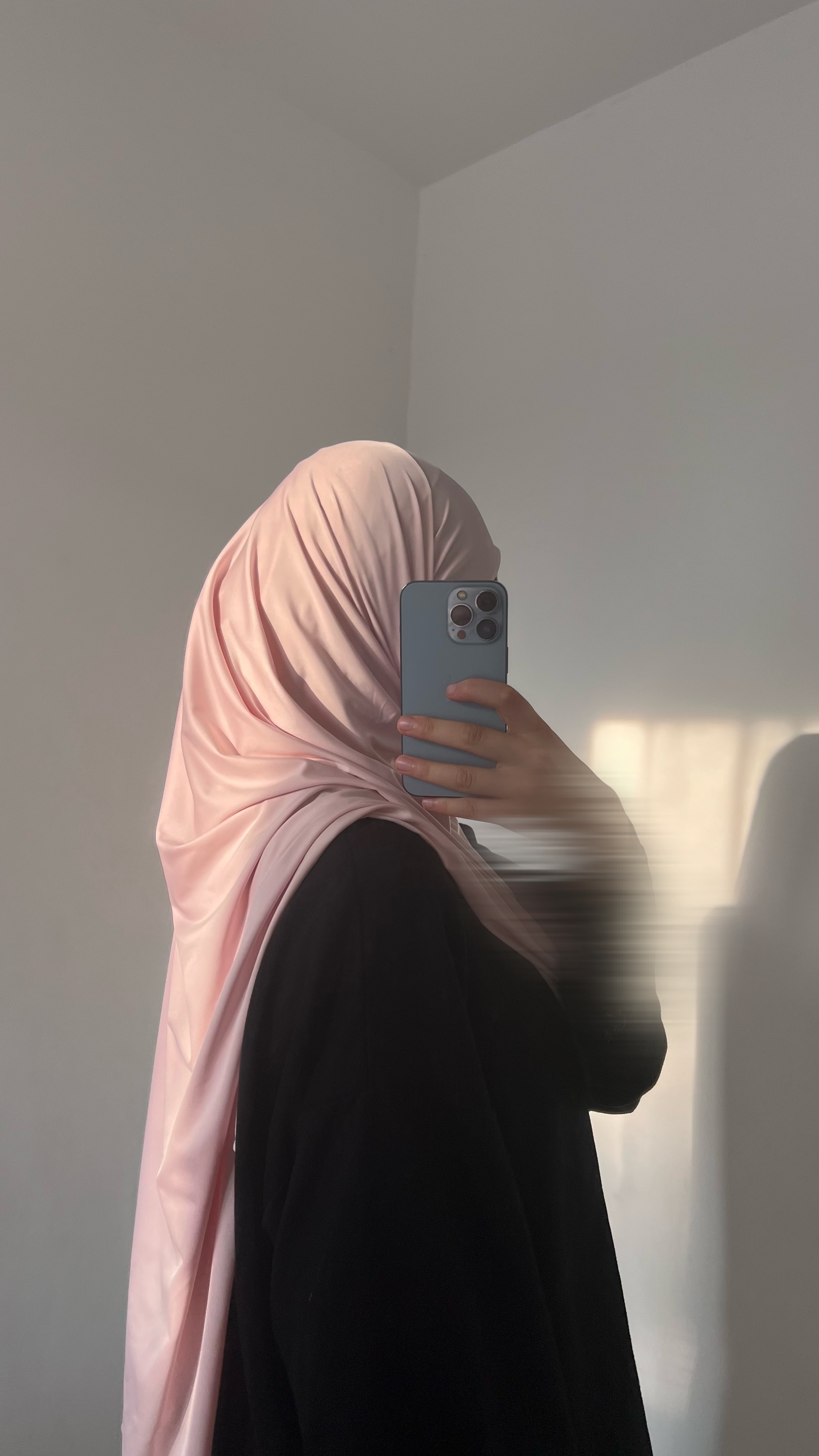Voile Rose pétale en jersey liquide